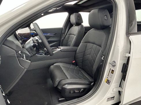 Used 2025 BMW i5 M60 w/ Premium Package image 27