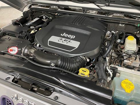 Used 2013 Jeep Wrangler Unlimited Sport image 16