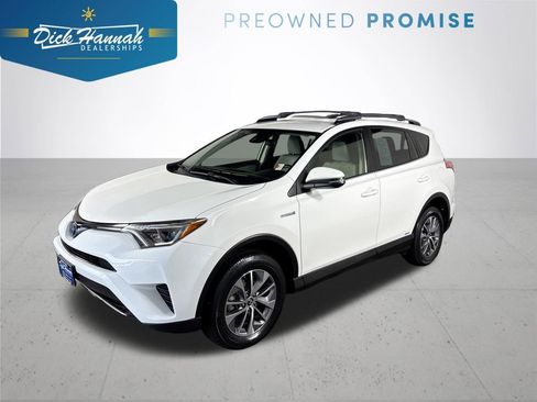 Used 2018 Toyota RAV4 LE AWD/4WD image 1