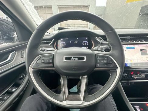 Used 2023 Jeep Grand Cherokee Limited AWD/4WD image 16