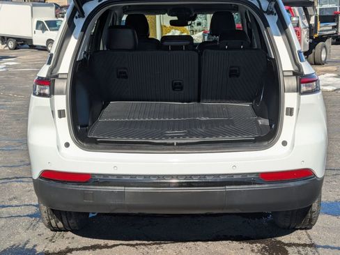 Used 2023 Jeep Grand Cherokee Limited w/ Black Appearance Package image 31