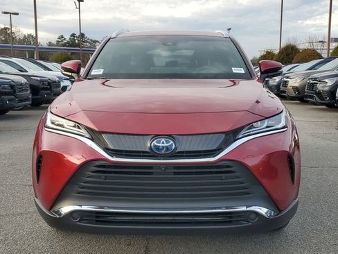 Used 2021 Toyota Venza XLE image 2