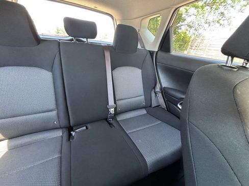 Used 2025 Kia Soul LX w/ LX Technology Package FWD image 36