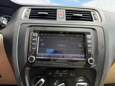 Used 2014 Volkswagen Jetta SE FWD image 35