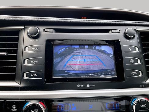 Used 2015 Toyota Highlander Plus FWD image 27