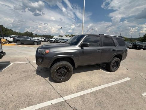 Used 2020 Toyota 4Runner SR5 AWD/4WD image 2