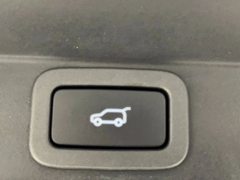 Used 2018 Land Rover Range Rover Sport HSE image 28