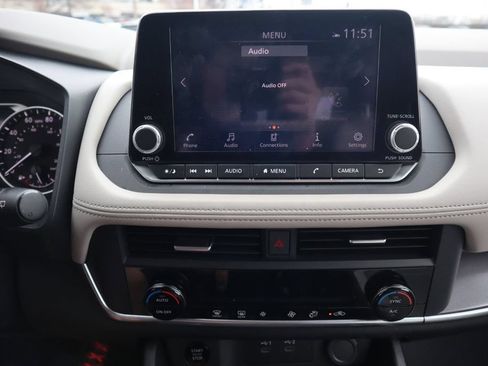 Certified 2025 Nissan Rogue SV AWD/4WD image 18