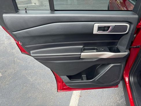 Used 2021 Ford Explorer XLT w/ Equipment Group 202A image 34