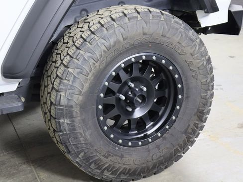 Used 2018 Jeep Wrangler Unlimited Sport image 34