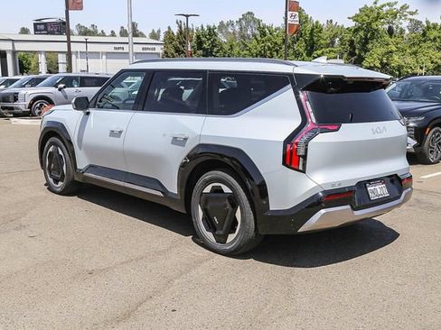 Used 2024 Kia EV9 Land AWD/4WD image 2