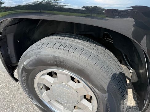 Used 2006 GMC Yukon SLT w/ SLT Preferred Equipment Group RWD image 12