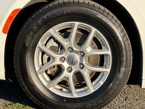 Used 2024 Chrysler Voyager LX image 31