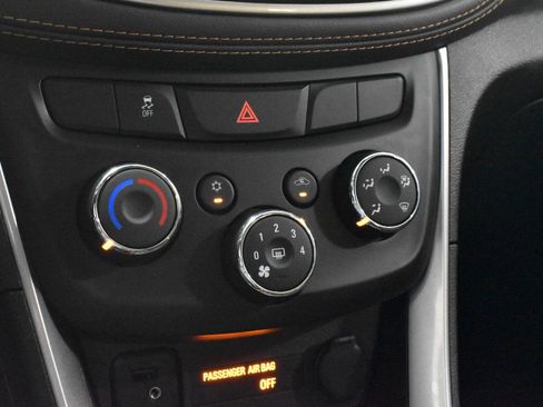 Used 2022 Chevrolet Trax LT w/ LT Convenience Package AWD/4WD image 19