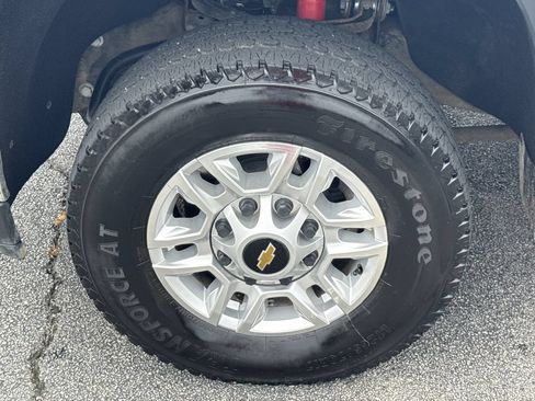 Used 2022 Chevrolet Silverado 2500 LT AWD/4WD image 11
