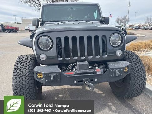 Used 2018 Jeep Wrangler Unlimited Rubicon w/ Connectivity Group image 10