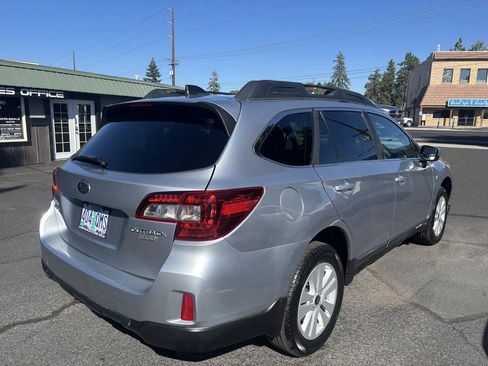 Used 2017 Subaru Outback 2.5i Premium AWD/4WD image 3