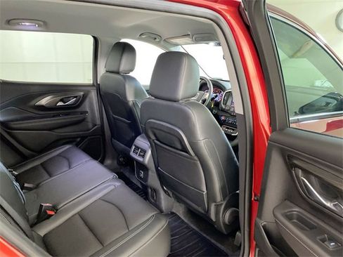 Used 2023 GMC Terrain SLT image 32