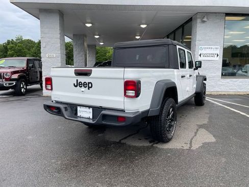 Used 2023 Jeep Gladiator Sport AWD/4WD image 5