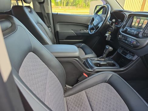 Used 2015 Chevrolet Colorado Z71 AWD/4WD image 10