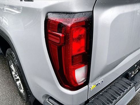 Used 2020 GMC Sierra 1500 SLE w/ SLE Value Package AWD/4WD image 32