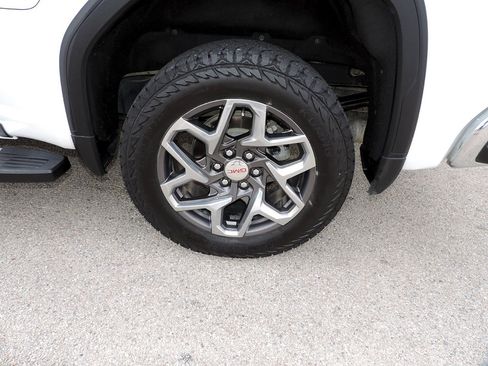 Certified 2023 GMC Sierra 1500 SLT image 9