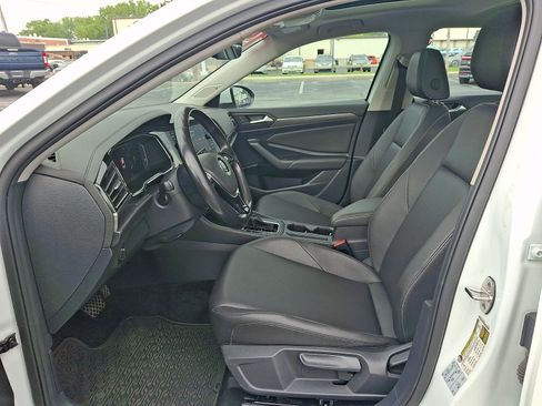 Used 2019 Volkswagen Jetta SEL w/ Cold Weather Package FWD image 13