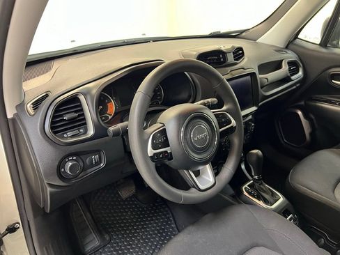 Used 2023 Jeep Renegade Latitude AWD/4WD image 17