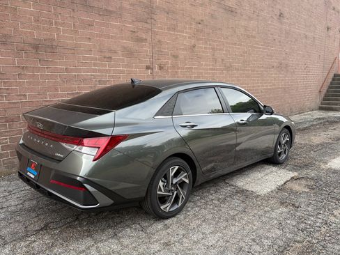New 2026 Hyundai Elantra Limited FWD image 5