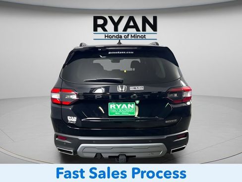 New 2025 Honda Pilot Touring image 7