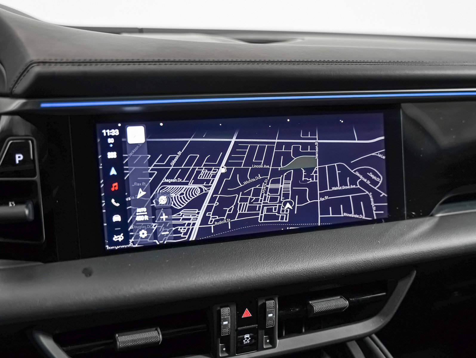 Certified 2025 Porsche Macan 4 Electric AWD/4WD image 22
