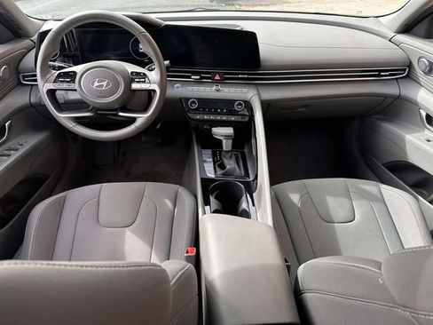Used 2025 Hyundai Elantra SEL FWD image 22