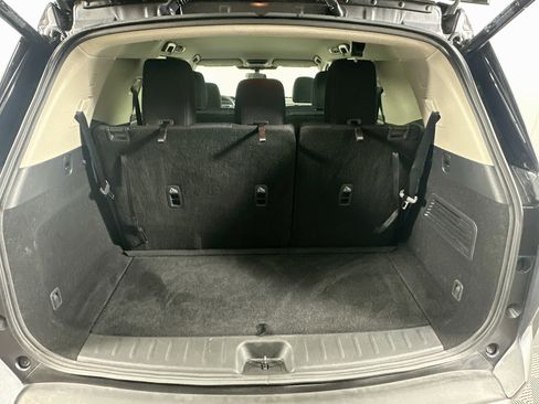 Used 2025 Nissan Pathfinder SV FWD image 28