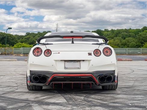 Used 2018 Nissan GT-R Premium AWD/4WD image 5