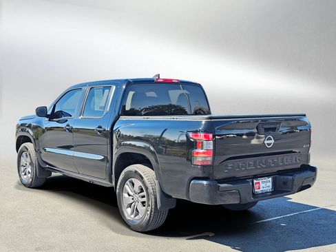 Used 2025 Nissan Frontier SV AWD/4WD image 3