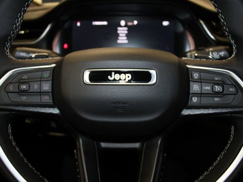 New 2025 Jeep Grand Cherokee Laredo w/ Luxury Tech Group I image 11