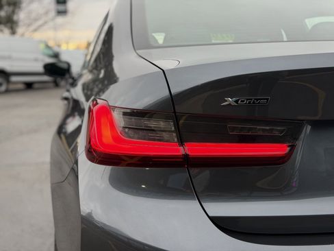 Used 2019 BMW 330i xDrive Sedan w/ Premium Package image 16
