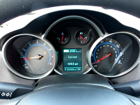 Used 2015 Chevrolet Cruze LT image 16