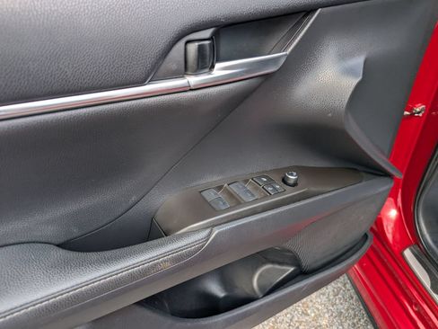 Used 2024 Toyota Camry XSE FWD image 3
