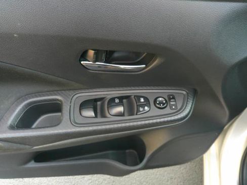 Used 2021 Nissan Versa SV image 8