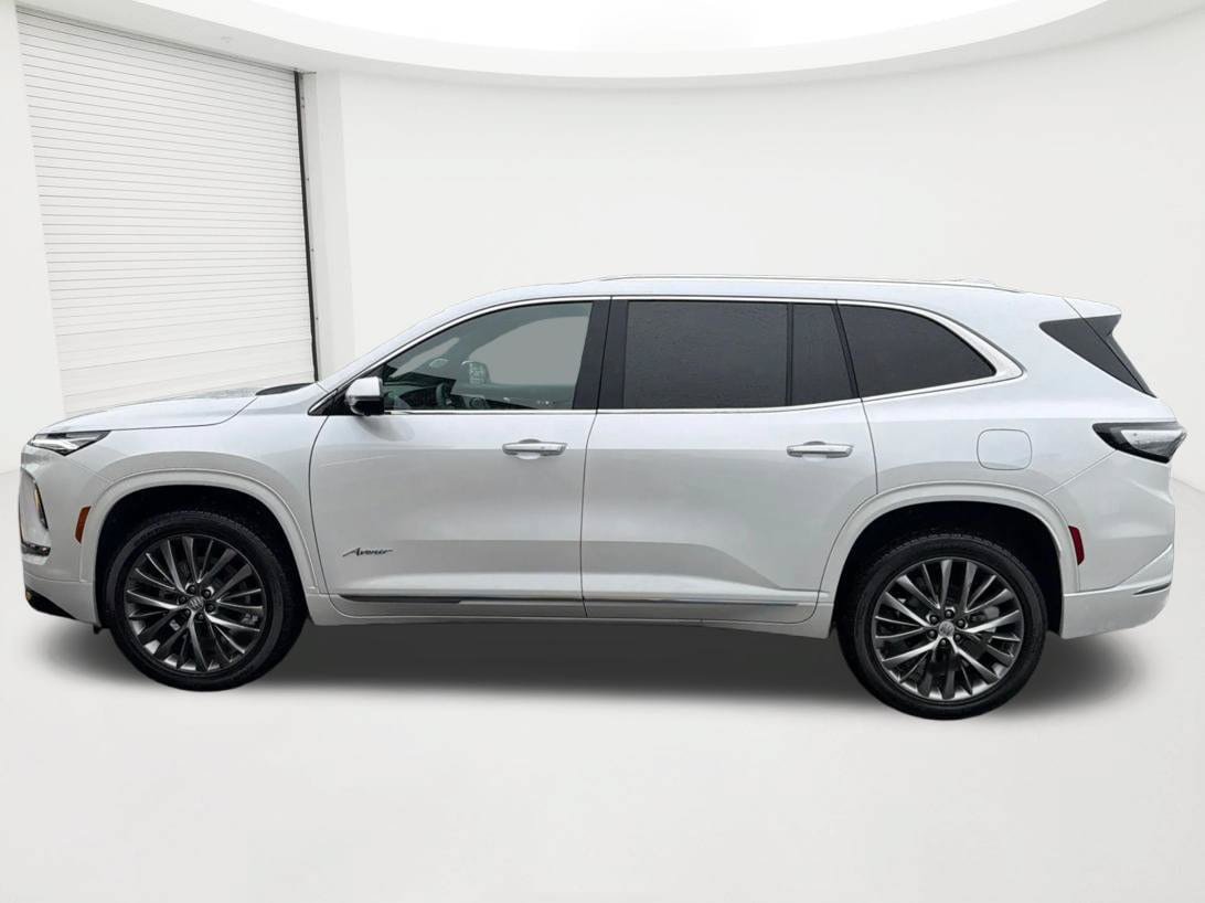 Used 2025 Buick Enclave Avenir AWD/4WD image 8
