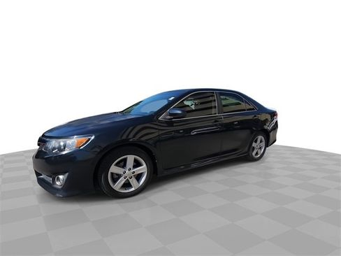 Used 2014 Toyota Camry SE image 4