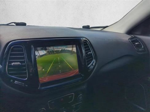 Used 2019 Jeep Compass Limited image 9