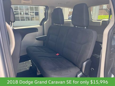 Used 2018 Dodge Grand Caravan SE w/ UConnect Hands-Free Group FWD image 8