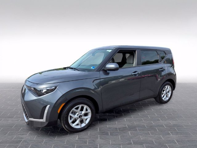 Used 2025 Kia Soul LX w/ LX Technology Package FWD image 3