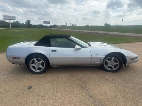 Used 1996 Chevrolet Corvette Convertible RWD image 6
