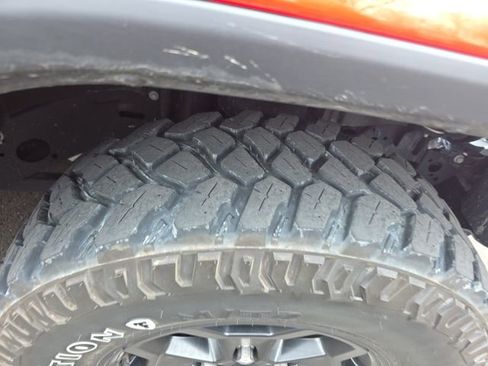 Used 2022 Jeep Gladiator Willys image 9