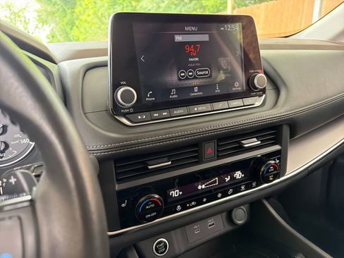 Used 2023 Nissan Rogue SV w/ SV Premium B Package FWD image 24
