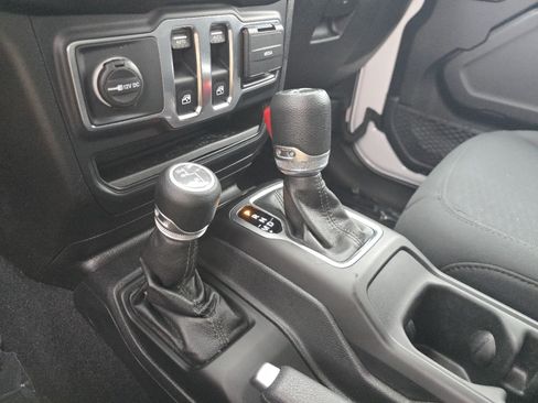 Used 2019 Jeep Wrangler Sport AWD/4WD image 25