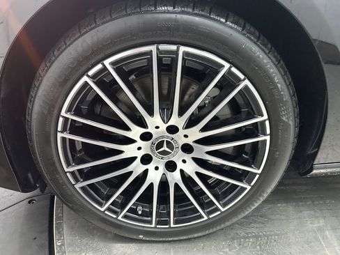Used 2025 Mercedes-Benz C 300 Sedan image 31